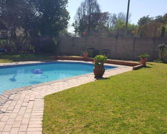 8 Ibis Lane Guest House - Sandton - Pileta