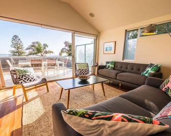 Stunning Seaside Retreat - Brighton - Living room