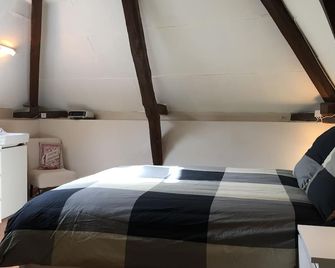 Highly Rated, Charming 14th Century Toll House Close To Solesmes And Sable - Parcé-sur-Sarthe - Chambre