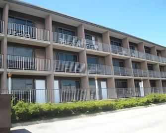 Bonnie Castle Resort & Marina - Alexandria Bay - Building