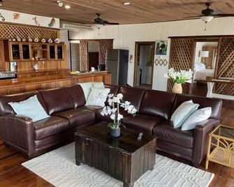 Ashton Court Belize - Belize City - Living room