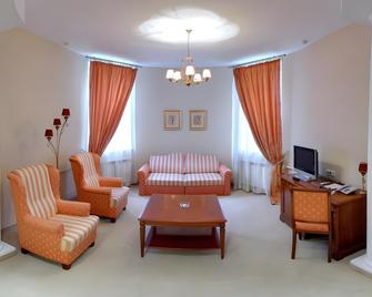 Oktiabrskaya - Saint Petersburg - Living room