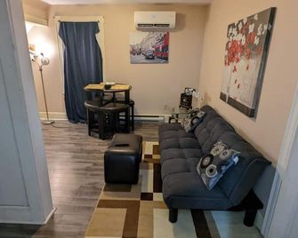 2 bdrm apt in Sydney 200+ Year old gently haunted home - Sydney - Living room