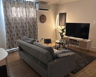 Tynnah’s Place - Riverview - Living room