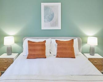 Host Stay Flat 1 Glenholme House - Redcar - Bedroom