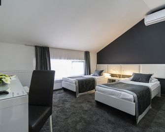 Hotel Cool Zagreb Airport - Velika Gorica - Bedroom