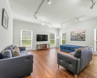 Pool estate with soccer field, sleeps 16 - Lithonia