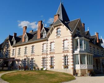 detached cottage in the castle in Sologne (18) - Neuvy-sur-Barangeon - Edificio