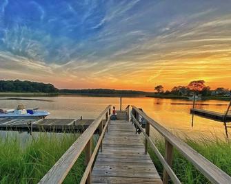 Modern Farmhouse Steps to Beach and Love Lane - Mattituck
