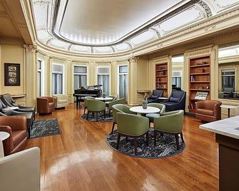 Explore Coronado! 3 Comfortable Units Close to SeaWorld San Diego! Heated Pool - National City - Lounge