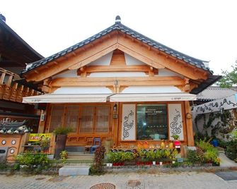 Jeonju Keunjudaengii Pension - チョンジュし - 建物
