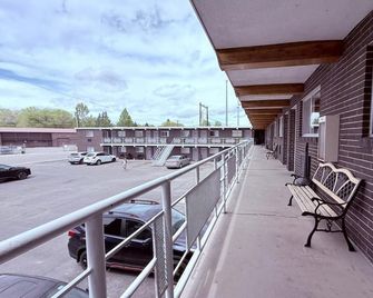 Tomahawk Motor Lodge Riverton Us-26 - Riverton - Balcony