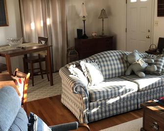Arkencounter,creation Museum,bourbon & Wine Trail, Belterra Casino, Farm House - Sparta - Living room