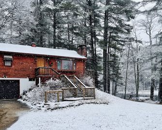 Grandmas Cottage on the River and the Rail Trail in Wolfeboro - Wolfeboro - Edificio