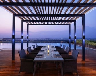 ماريوت إكزاكيوتيف أبارتمنتز حيدر أباد - حيدر أباد - مطعم