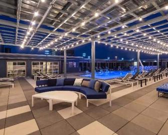 Elite Retreat Dallas - Addison - Addison - Pool