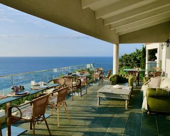 Hotel Minera - L'Île-Rousse - Balcón