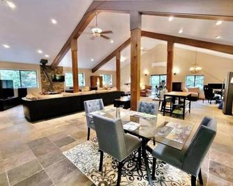Luxury Mountain Loft- 1700 sqft only 4mi downtown Grass Valley and Nevada City - Grass Valley - Dining room