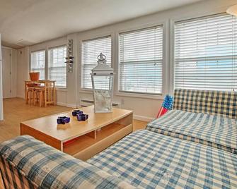 Coastal Connecticut Apt: Walk to Sound View Beach! - Old Lyme - Bedroom