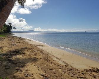 Beautiful Peaceful Beachfront Eco Retreat - Savusavu - Playa