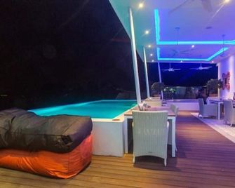 Action Point Fitness Resort - Rawai - בריכה