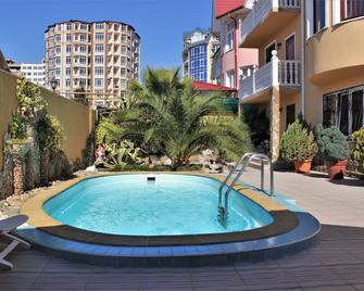 Golubaya Laguna Guest House - Sochi - Pool