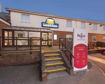 Days Inn by Wyndham Watford Gap - Northampton - Edificio