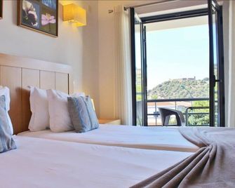 Vicentina Aparthotel - Aljezur - Schlafzimmer