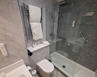 Comfort Inn Arundel - Arundel - Bad