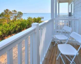 Spt Riverview Rm 116 - Studio Efficiency, Water Views/Waterfront, Pool, Sleeps 4 - Southport - Balcony