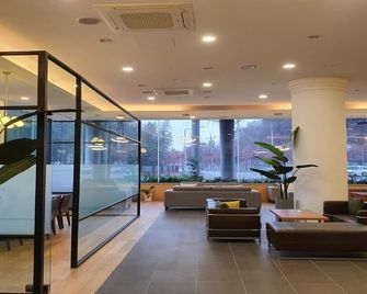 Crown Hotel Changwon - Changwon - Lobby