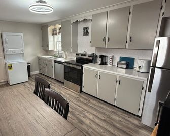 Meg’s retreat - Presque Isle - Cocina