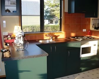 Birchwood Cottages - Te Anau - Kuchyň