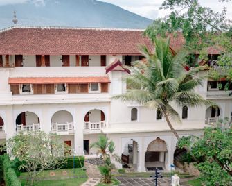 Monopoli Inn - Bukittinggi - Pool