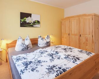 Cosy Apartment in Weissig With Garden - Struppen - Slaapkamer