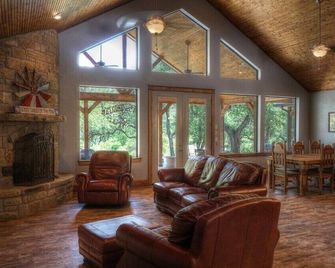 Fryars' Villa - Concan - Living room