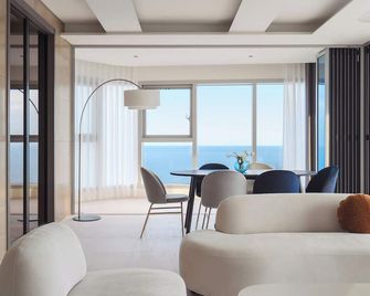 Le Collective Haeundae Paragraf - Pusan