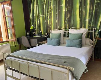 Logis hôtel Les Confins du perche - Thorigné-sur-Dué - Bedroom