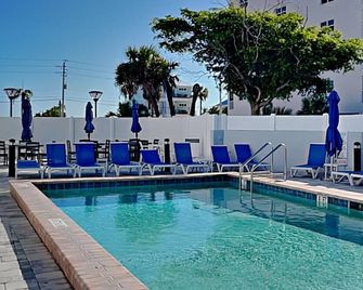 Estero Island Beach Villas 204 - Fort Myers Beach - Piscina