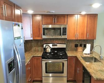 Ski-in, Ski-out 2 Br With View Of Ski Lift! 2 Bedroom Condo by RedAwning - Ludlow - Cucina