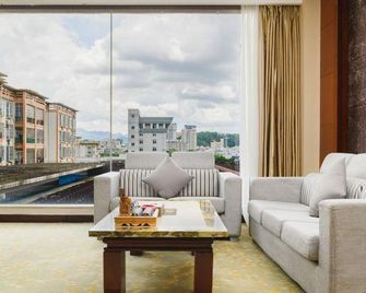 Xincheng International Hotel - Maoming - Living room