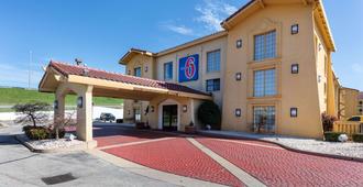 Motel 6 Knoxville - Knoxville - Building