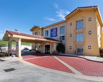 Motel 6 Knoxville - נוקסוויל - בניין