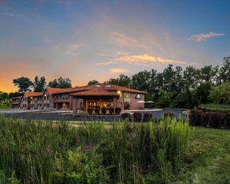 Days Inn by Wyndham Geneva/Finger Lakes - Geneva - Будівля