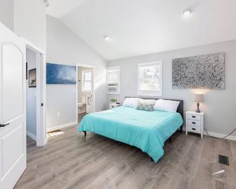 Steps to Beach Lake-View Laconia Getaway! - Laconia - Bedroom