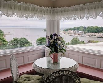 Sands Of Time Motor Inn & Harbor House - Woods Hole - Balcony