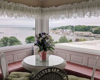 Sands Of Time Motor Inn & Harbor House - Woods Hole - Varanda