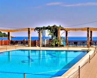 Maranton Beach Hotel - Kinira