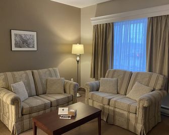Ocean View Hotel - Rocky Harbour - Living room