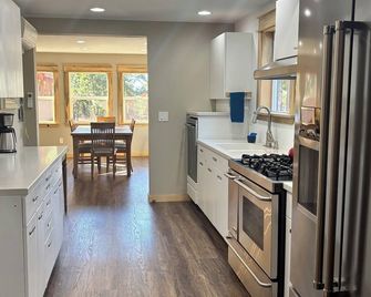 Ridgeline Retreat - Goldendale - Kitchen
